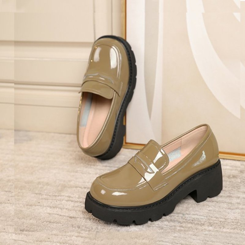 Loafers med lackad läderlook och tjock sula, bild 6 av 20