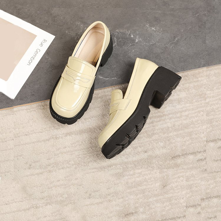 Loafers med lackad läderlook och tjock sula, bild 9 av 20