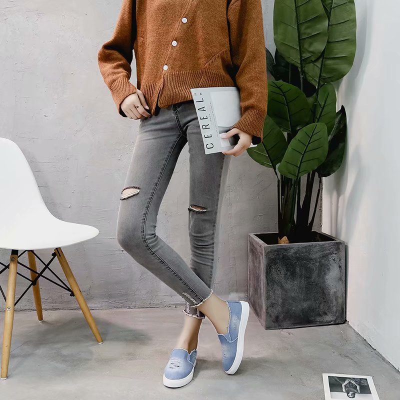 Loafers i ljust tvättat och repad denim för kvinnor, bild 3 av 4