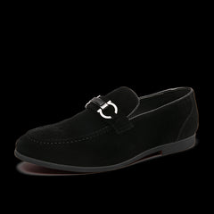 Loafers i syntetisk mocka med dekorativ kedja för herrar, Svart