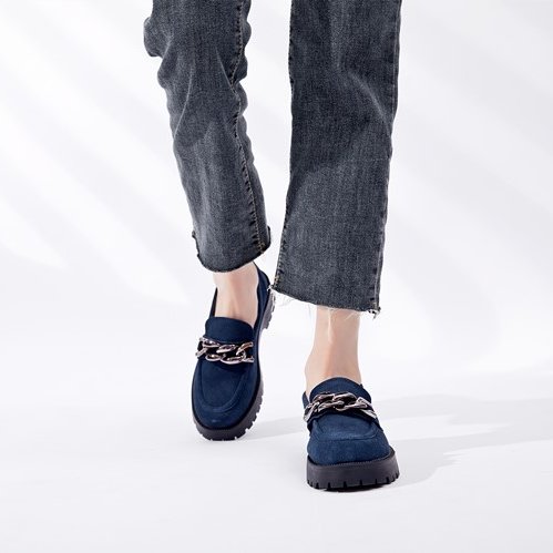 Loafers i mocka med guldspänne och tjock sula, bild 10 av 15