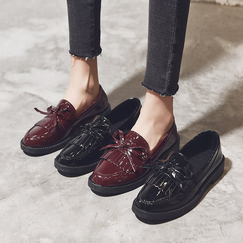 Lackade loafers med fransar för dam, bild 4 av 6
