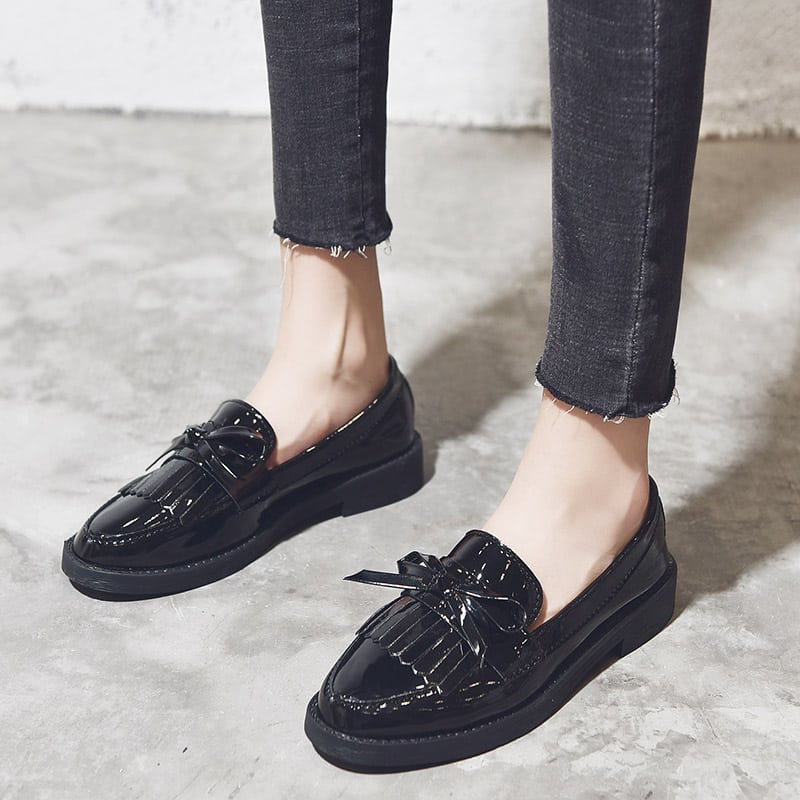Lackade loafers med fransar för dam, bild 5 av 6