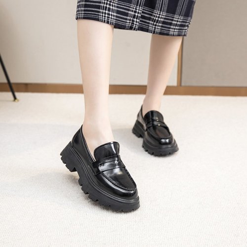 Loafers i slätläder med tjock sula, bild 4 av 17