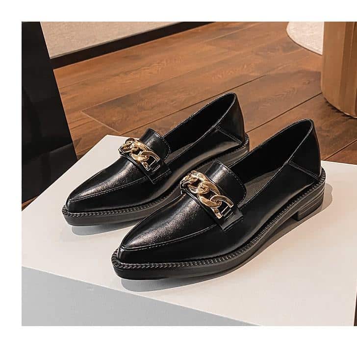 Lackläder loafers med spetsig tå och kedja, bild 4 av 9