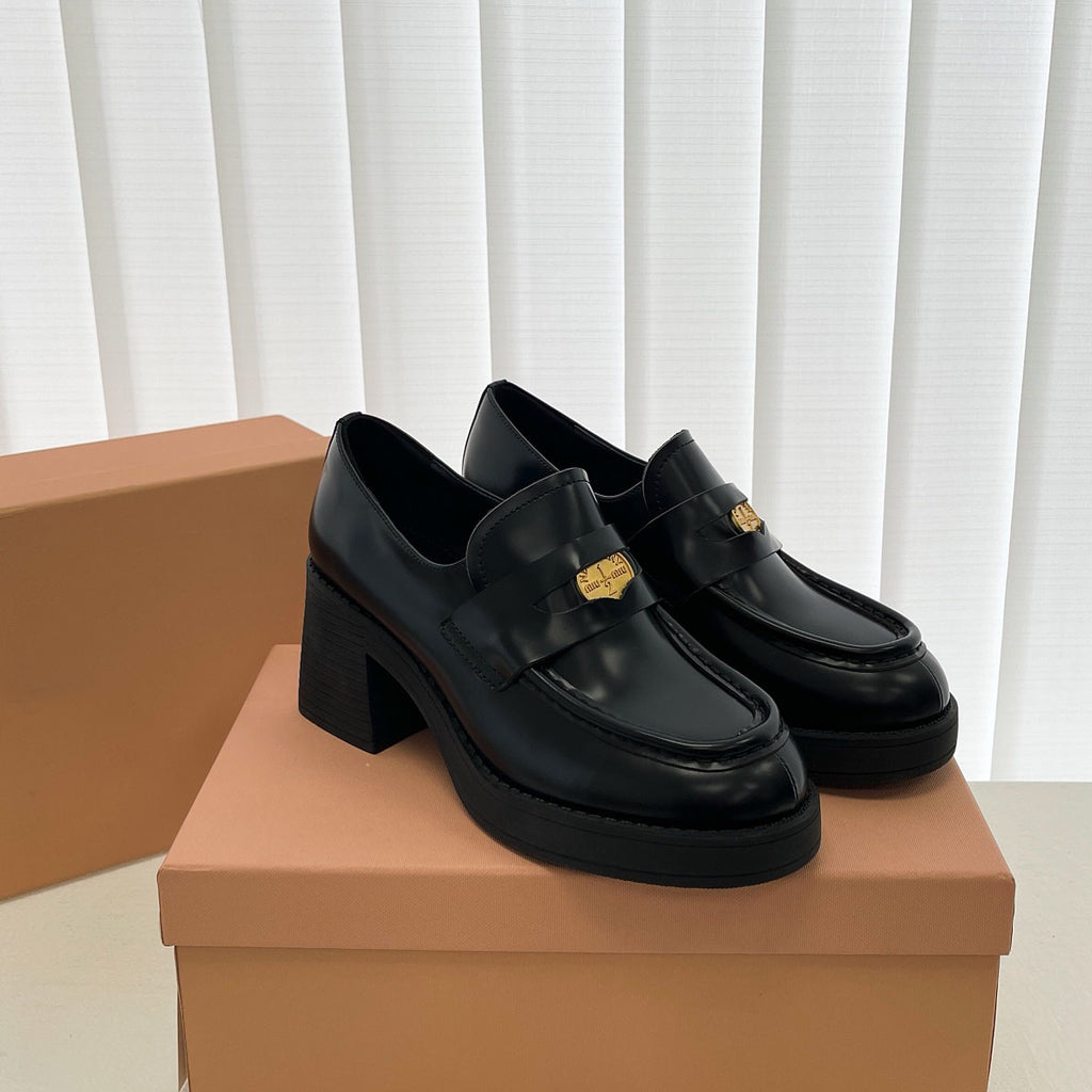 Svarta loafers med klackar för kvinnor, bild 2 av 4