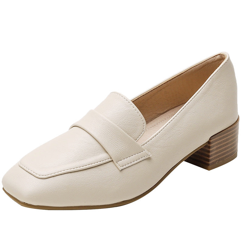 Klassiska vita loafers med låga fyrkantiga klackar för dam