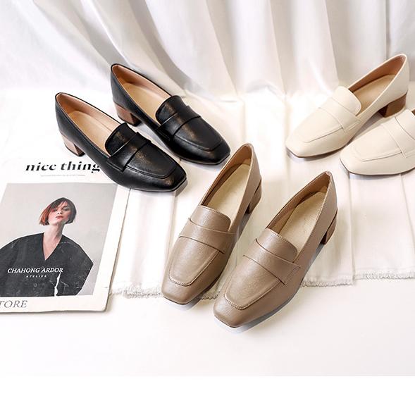 Klassiska loafers med låga fyrkantiga klackar för dam, bild 2 av 7