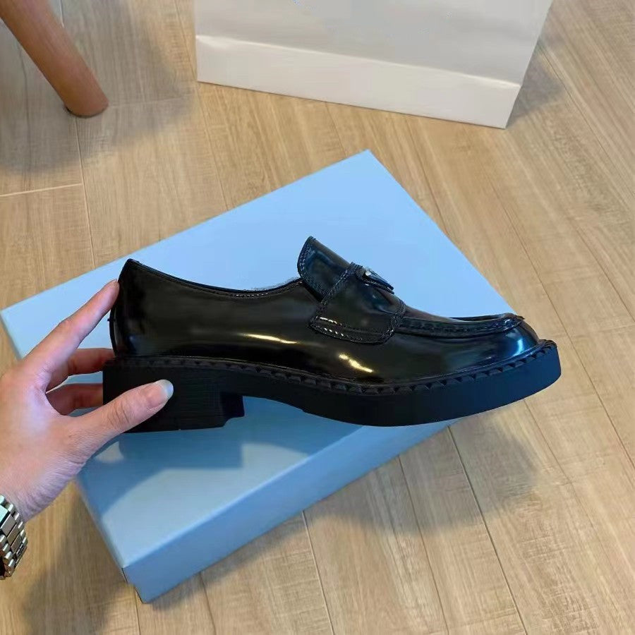 Loafers med tjock låg klack för dam, bild 2 av 9