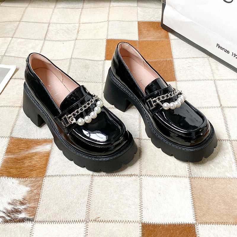 Loafers med tjock sula, kedja och pärlor, bild 3 av 11