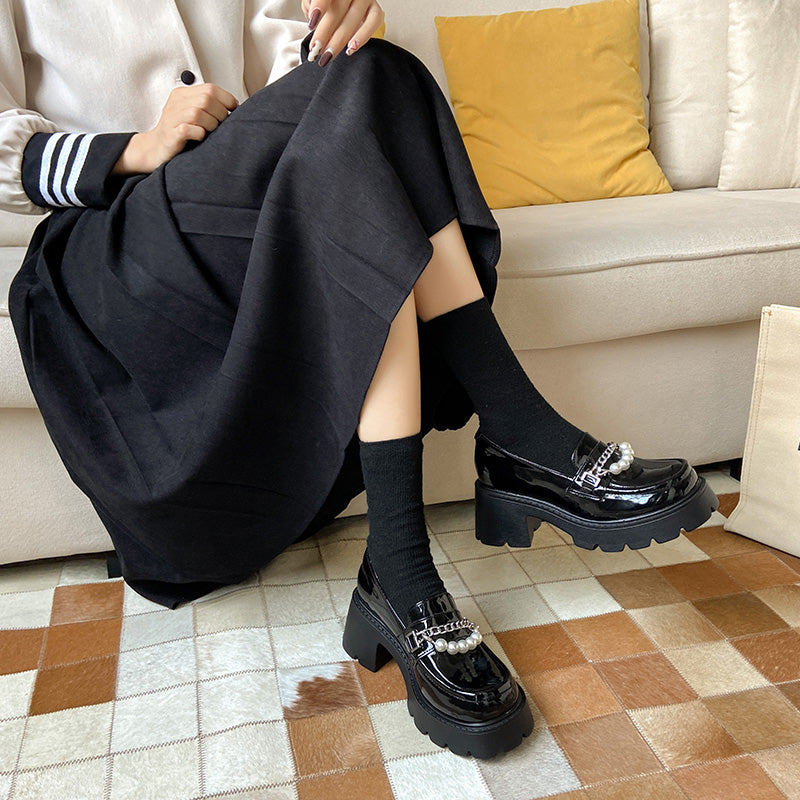 Loafers med tjock sula, kedja och pärlor, bild 7 av 11