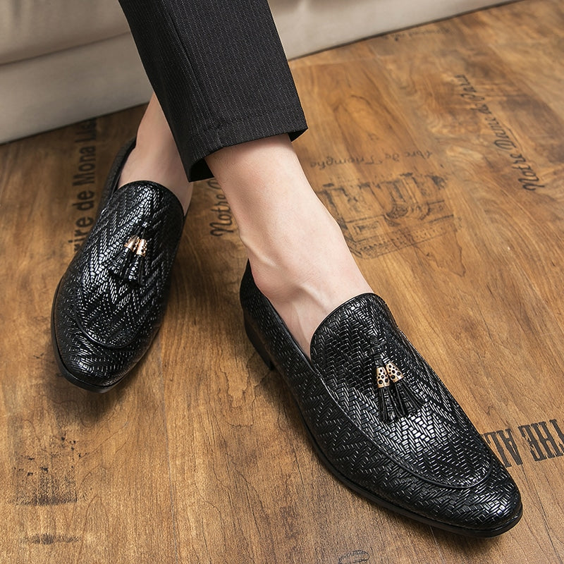 Loafers i läder med tofsar och vävt sicksackmönster, bild 3 av 6