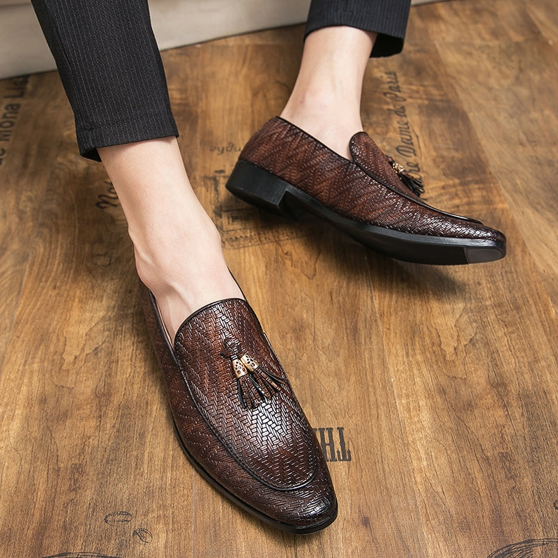 Loafers i läder med tofsar och vävt sicksackmönster, bild 4 av 6