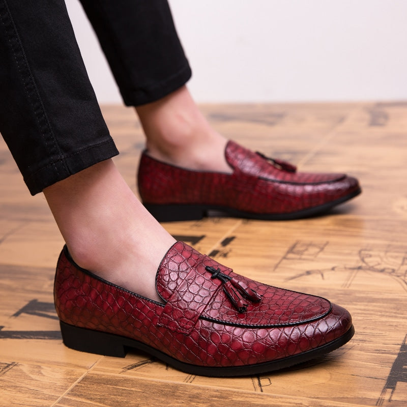Loafers med tofsar i äkta läder med ormeffekt, bild 4 av 8