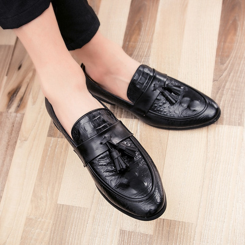 Loafers med tofsar i krokodilläderimitation, bild 9 av 18