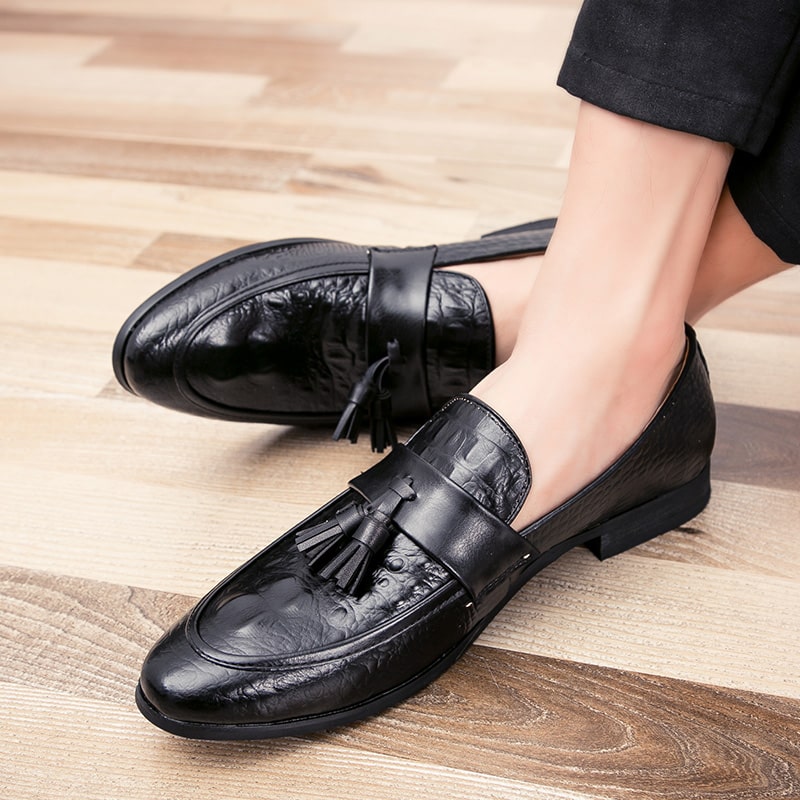 Loafers med tofsar i krokodilläderimitation, bild 3 av 18