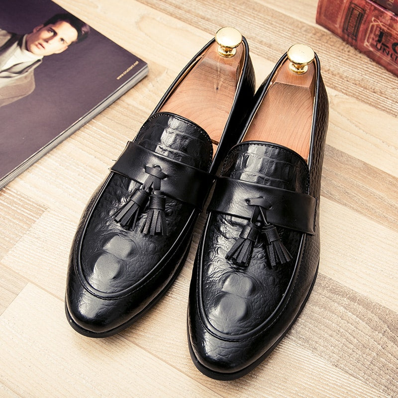 Loafers med tofsar i krokodilläderimitation, bild 6 av 18