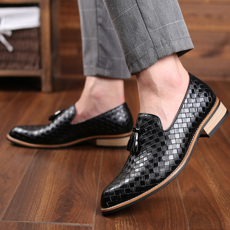 Loafers med tofsar i flätad lädereffekt, bild 2 av 6