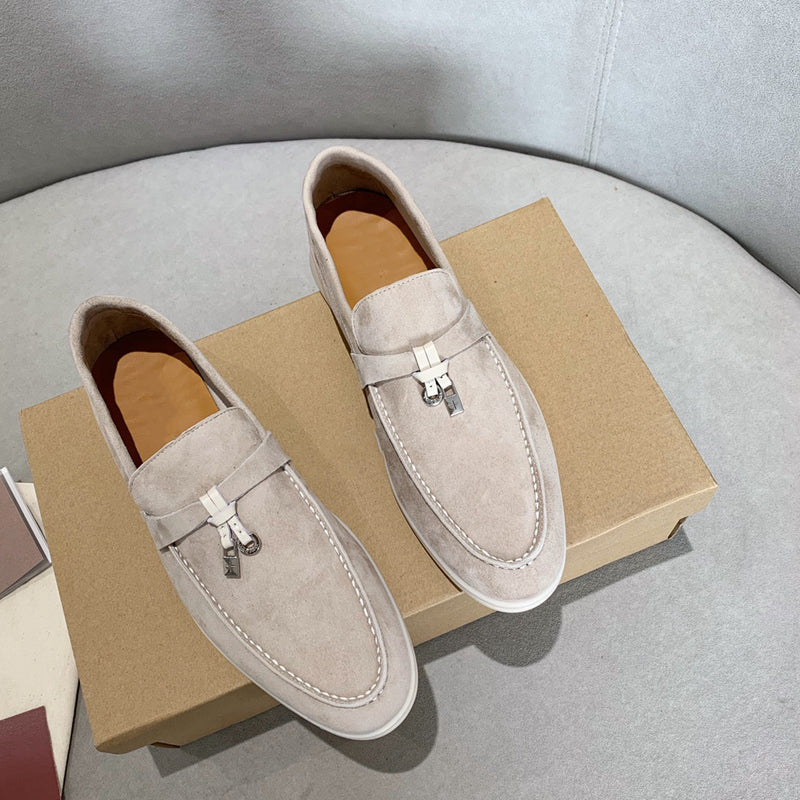 Beige loafers med tofsar och eleganta detaljer för herrar