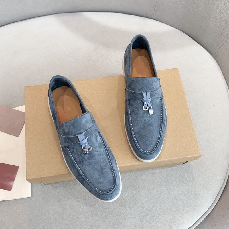 Mörkblå loafers med tofsar och eleganta detaljer för herrar