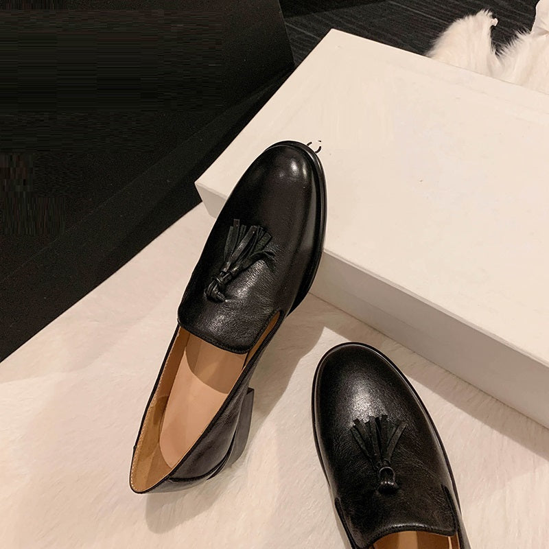 Loafers med tofsar i äkta läder och rund tå för kvinnor, bild 2 av 6