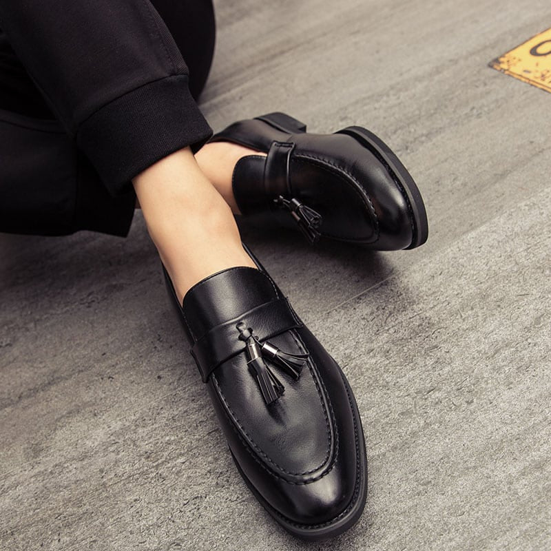 Loafers med tofs i andningsbart slätt läder, bild 3 av 6