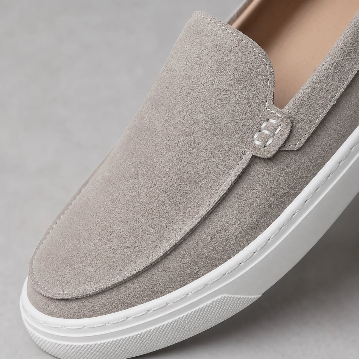 Loafers med tjock sula för herr i mocka, mörkgrå Bild