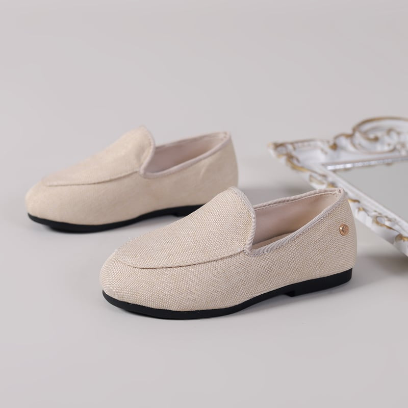 Mjuka beige loafers att slippa på – avslappnad stil