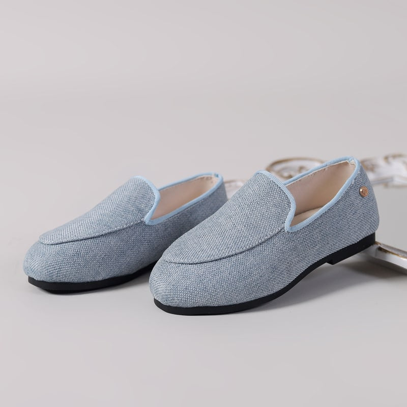 Foto av loafers i blå denim med spetsig tå