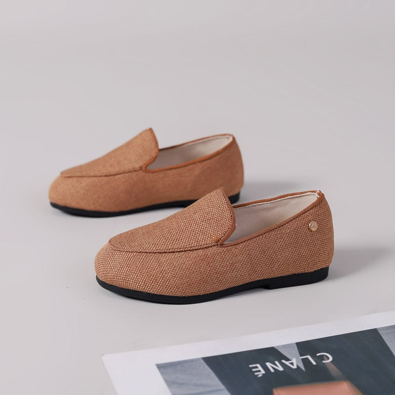 Mjuka bruna loafers att slippa på – avslappnad stil
