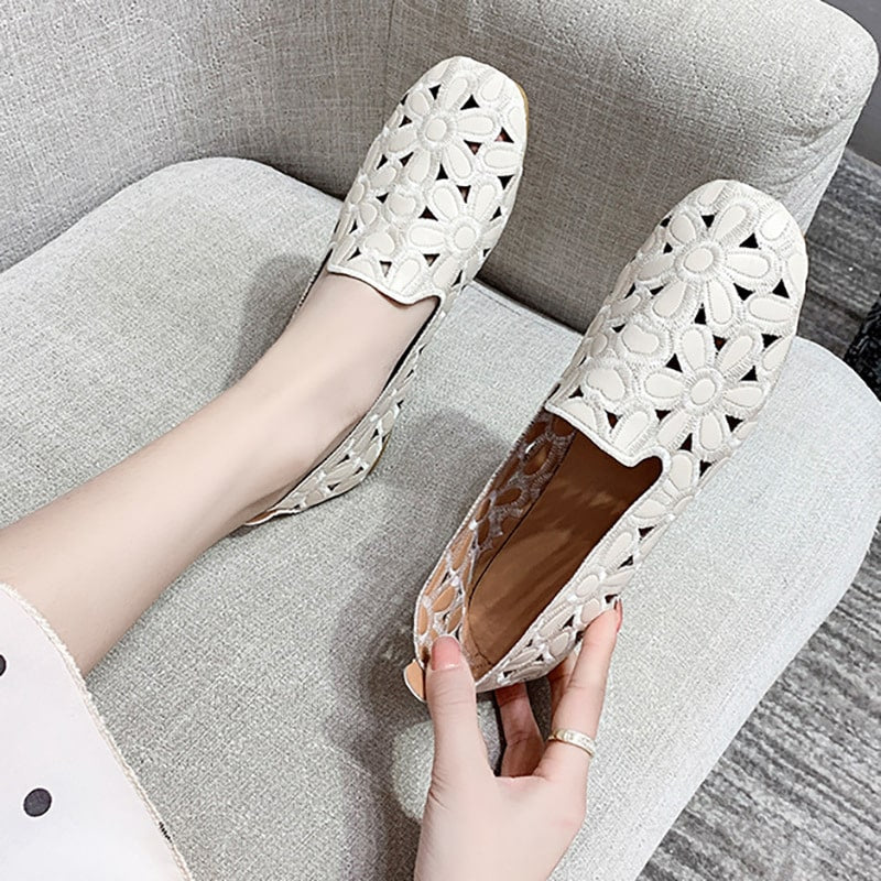 Platta mjuka loafers med genombruten design och blommönster, bild 2 av 9