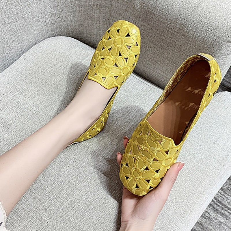 Platta mjuka loafers med genombruten design och blommönster, bild 5 av 9