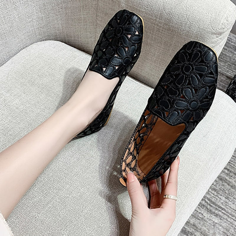 Platta mjuka loafers med genombruten design och blommönster, bild 8 av 9