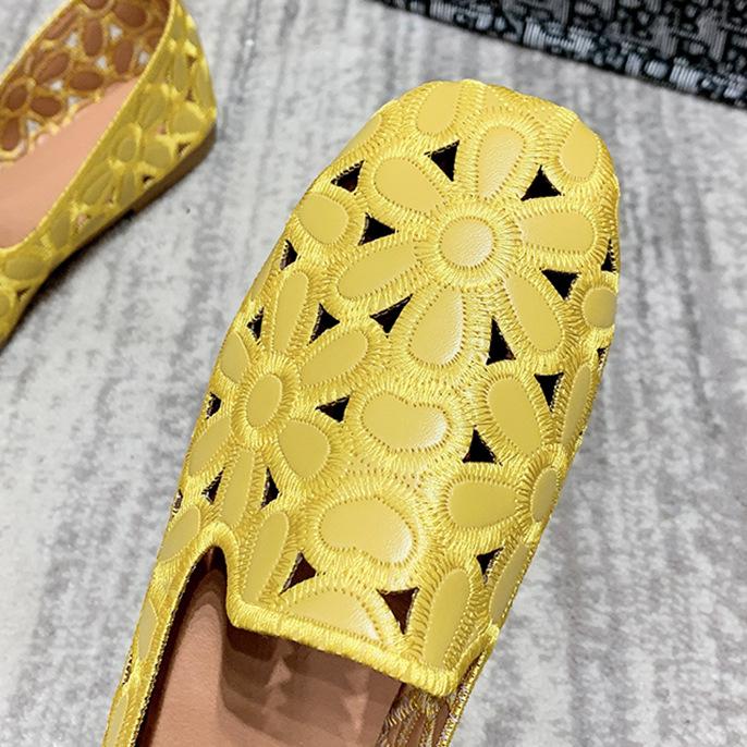 Platta mjuka loafers med genombruten design och blommönster, bild 4 av 9
