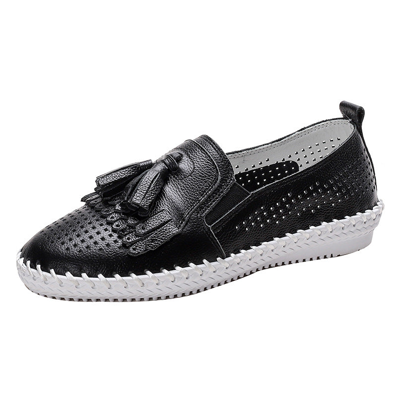 Mjuka perforerade svarta loafers med tofsar för dam