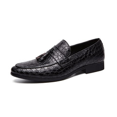 Loafers med tofsar i äkta läder med ormeffekt, Svart