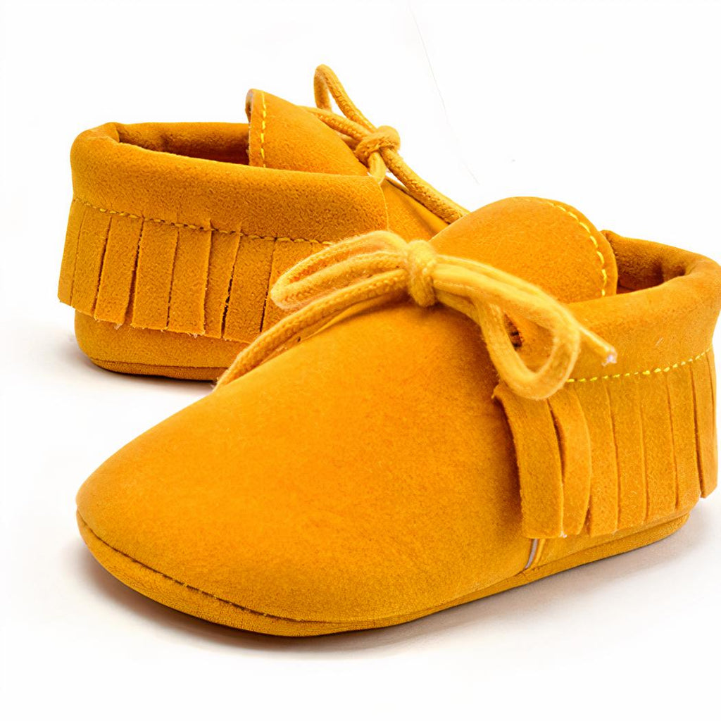 Gula babyloafers med snörning och fransar