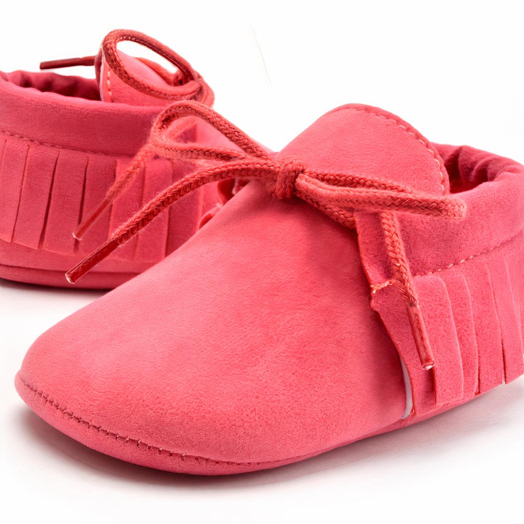 Mörkrosa babyloafers med snörning och fransar