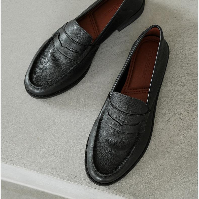 Svarta loafers med blockklack i mjukt läder för kvinnor