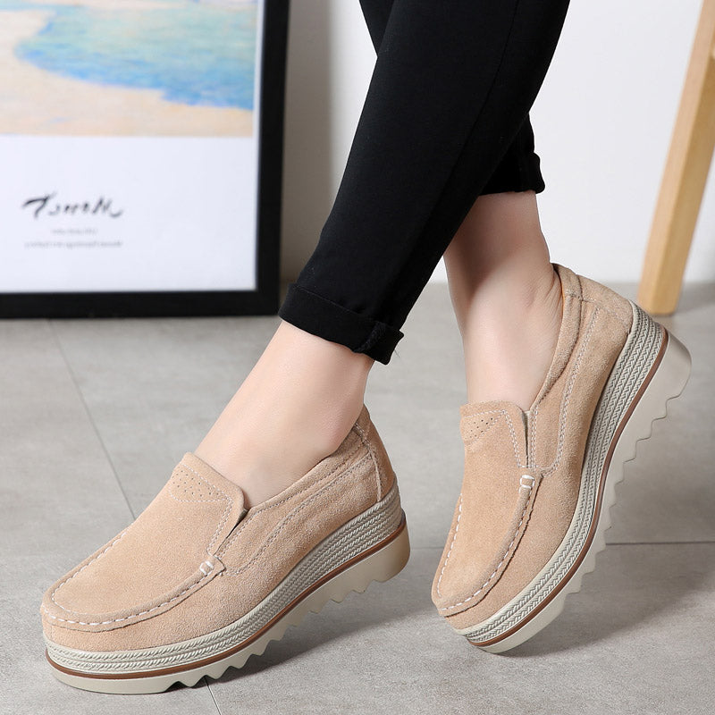 Beige kilklackade loafers för dam till våren