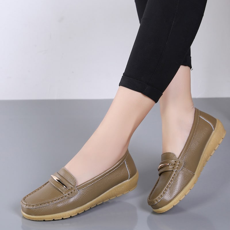 Loafers i läderimitation med metallspänne för kvinnor, bild 8 av 14
