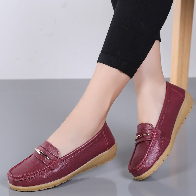Violetta loafers i läderimitation med metallspänne för kvinnor