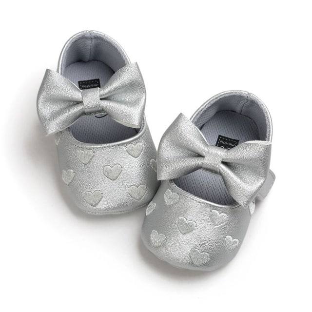 Grå loafers för babyflickor med hjärtmönster
