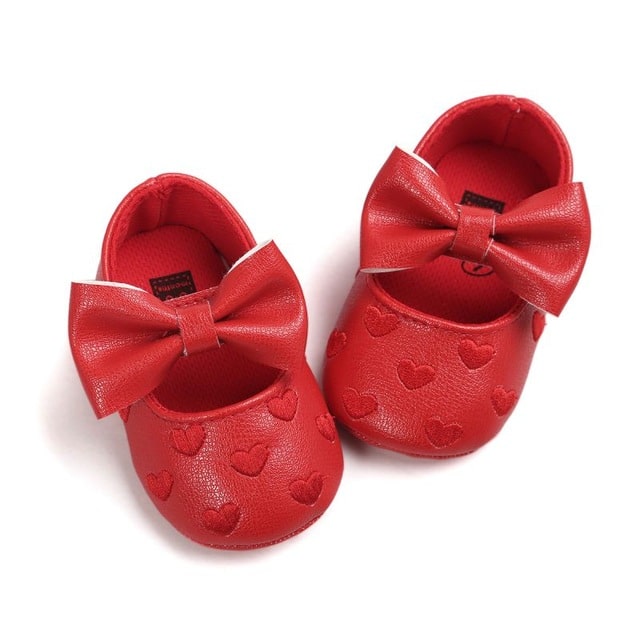 Röda loafers för babyflickor med hjärtmönster