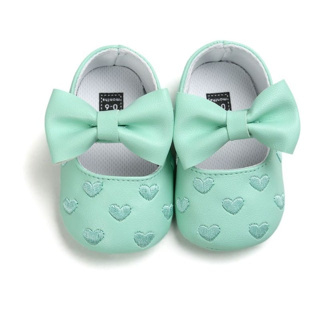 Gröna loafers för babyflickor med hjärtmönster