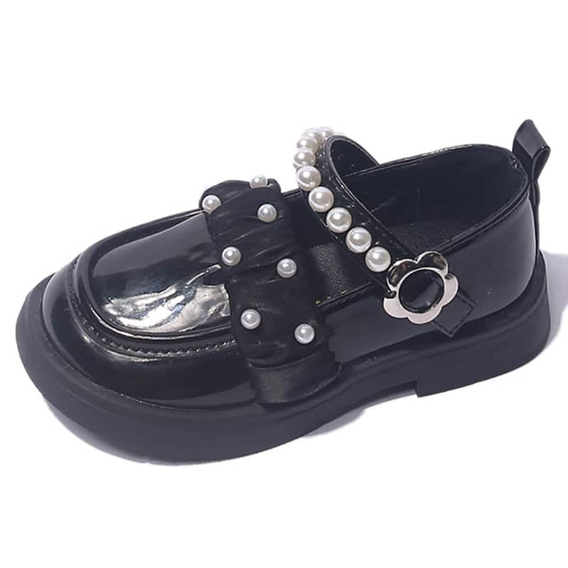 Svarta loafers i läder och pärlor för flickor
