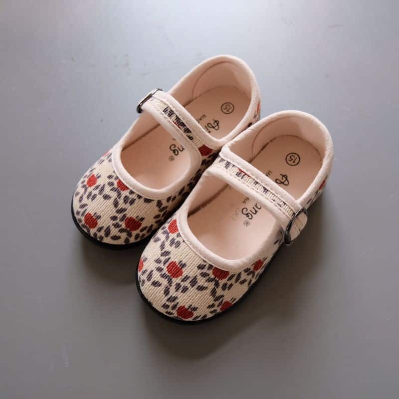 Beige loafers i Manchester för flickor