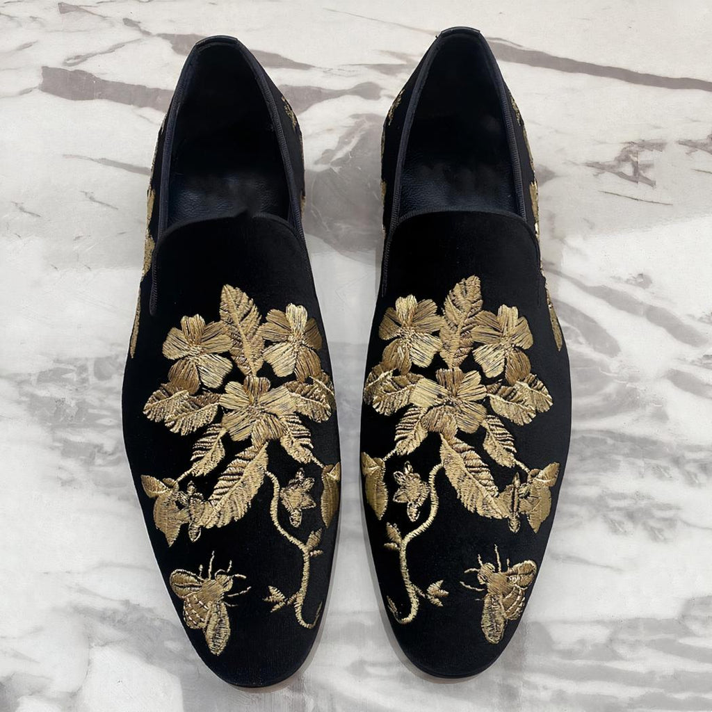 Loafers i svart sammet med gyllene blombroderier, bild 5 av 5