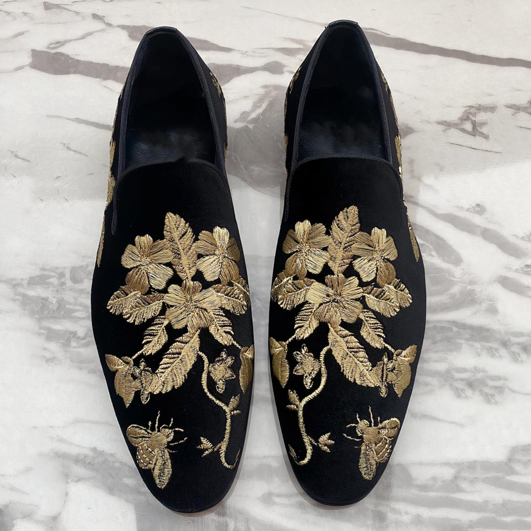 Loafers i svart sammet med gyllene blombroderier, bild 5 av 5