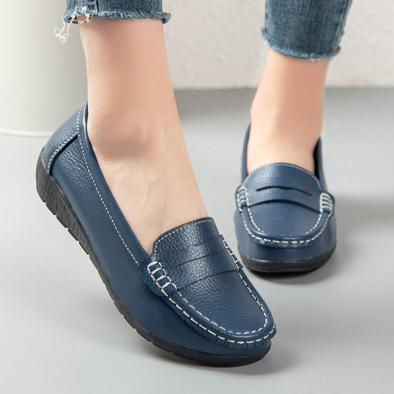 Lätta att ta på marinblå loafers i läder för kvinnor